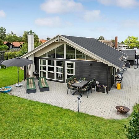 Beautiful Home In Borkop With Kitchen Bagian luar foto